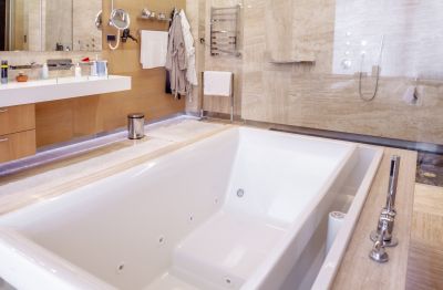 Soaking Tub with Features